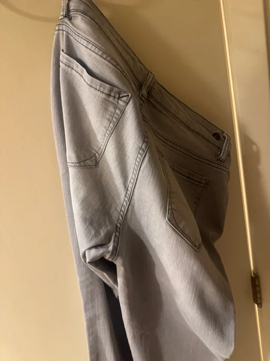 Kensie Women's Skinny Jeans - Light Gray - Picture 3 of 4